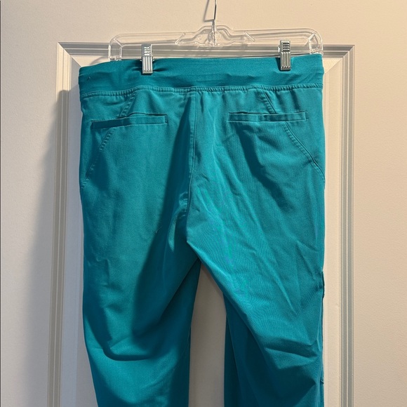 Lago Scrub Set - Picture 4 of 7